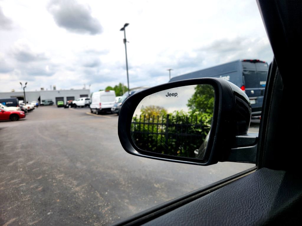 Used 2024 Jeep Compass Latitude w/ Convenience Group image 10