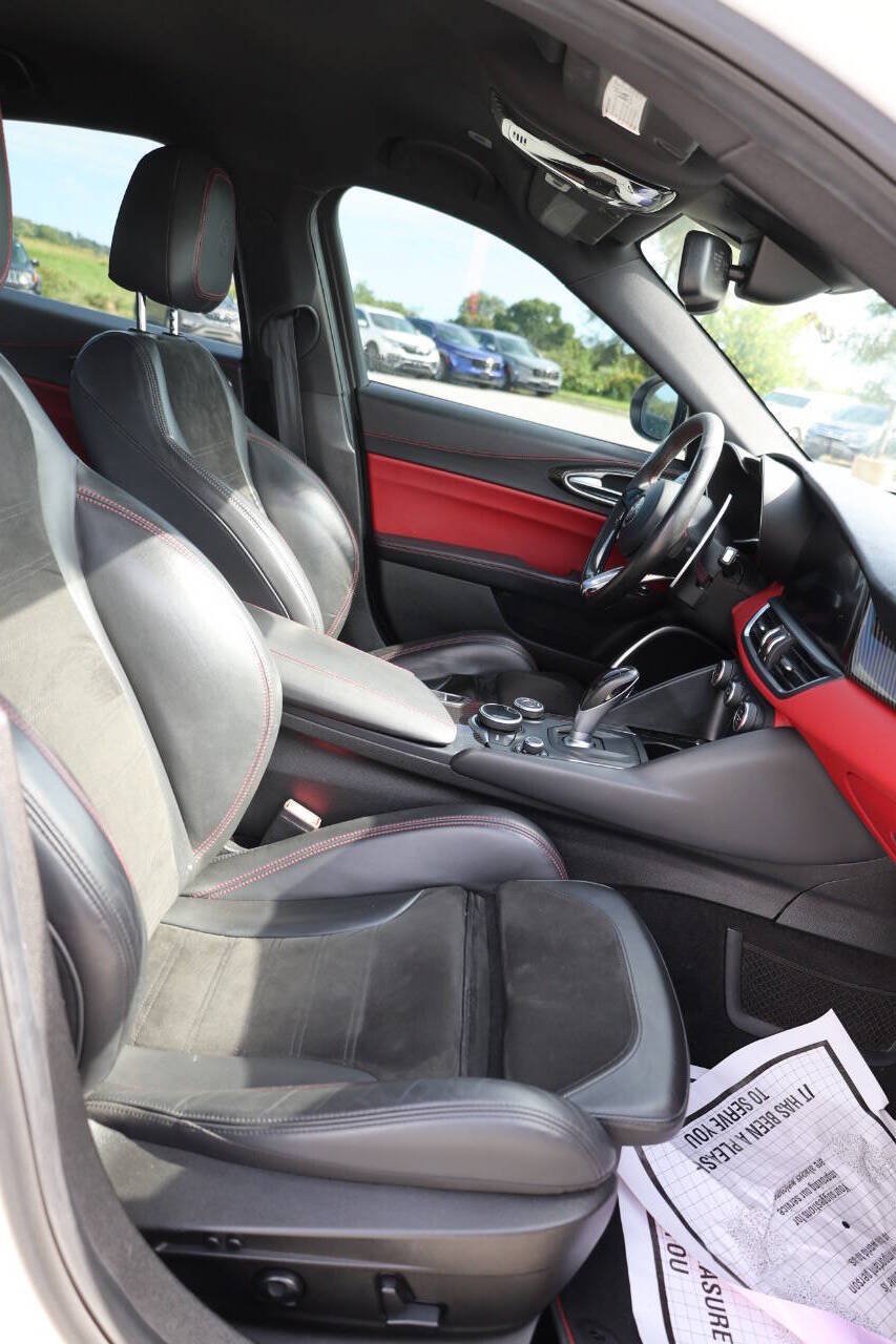 Used 2018 Alfa Romeo Giulia Quadrifoglio w/ Driver Assist Dynamic Package RWD image 13