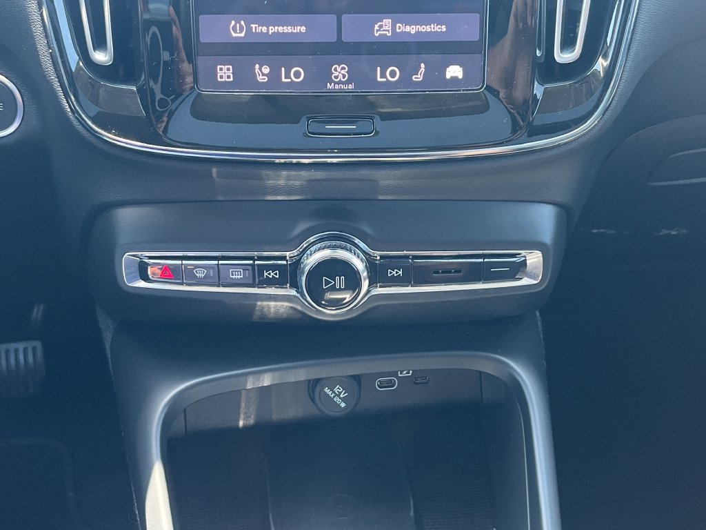 Used 2023 Volvo XC40 B5 Plus w/ Driver Assist Package AWD/4WD image 18