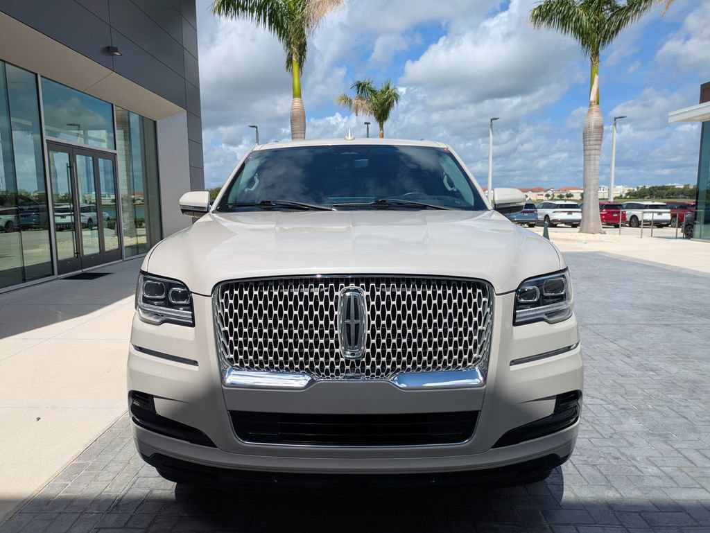 Certified 2024 Lincoln Navigator L Reserve AWD/4WD image 3
