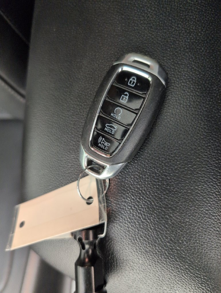 Used 2023 Hyundai Elantra Limited FWD image 41