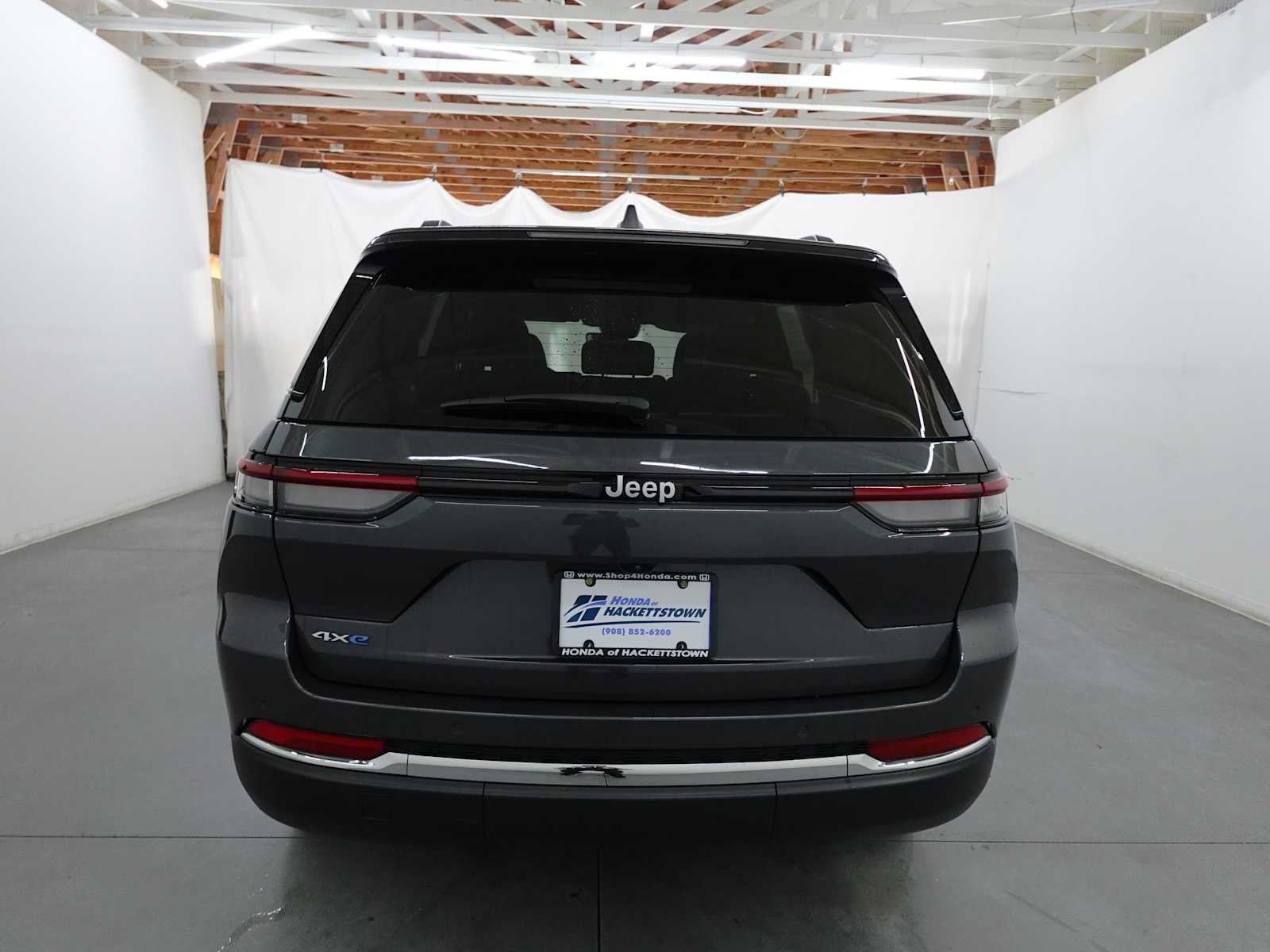 Used 2024 Jeep Grand Cherokee Limited 4xe w/ Trailer Tow Package AWD/4WD image 6