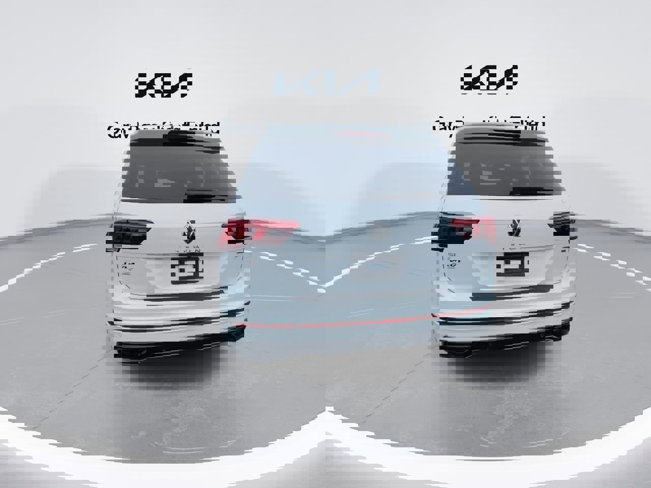 Used 2023 Volkswagen Tiguan SE R-Line image 7