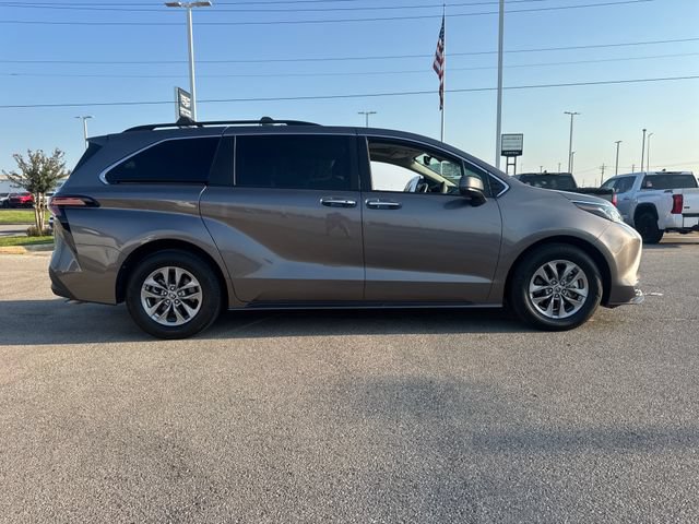Used 2022 Toyota Sienna XLE FWD image 8