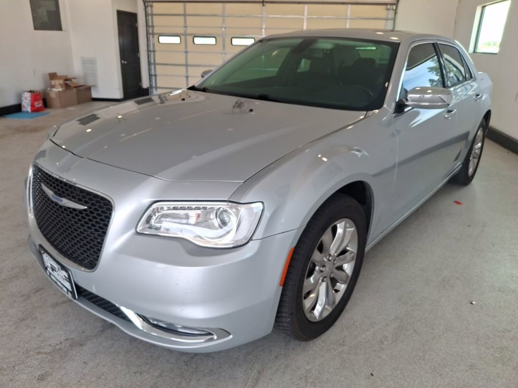 Used 2020 Chrysler 300 Limited image 3