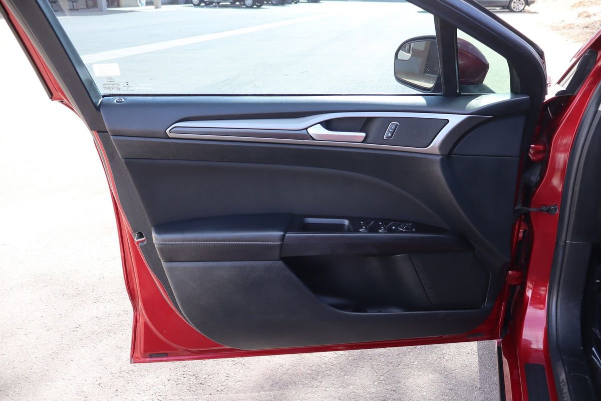Used 2017 Ford Fusion SE w/ Equipment Group 201A FWD image 23