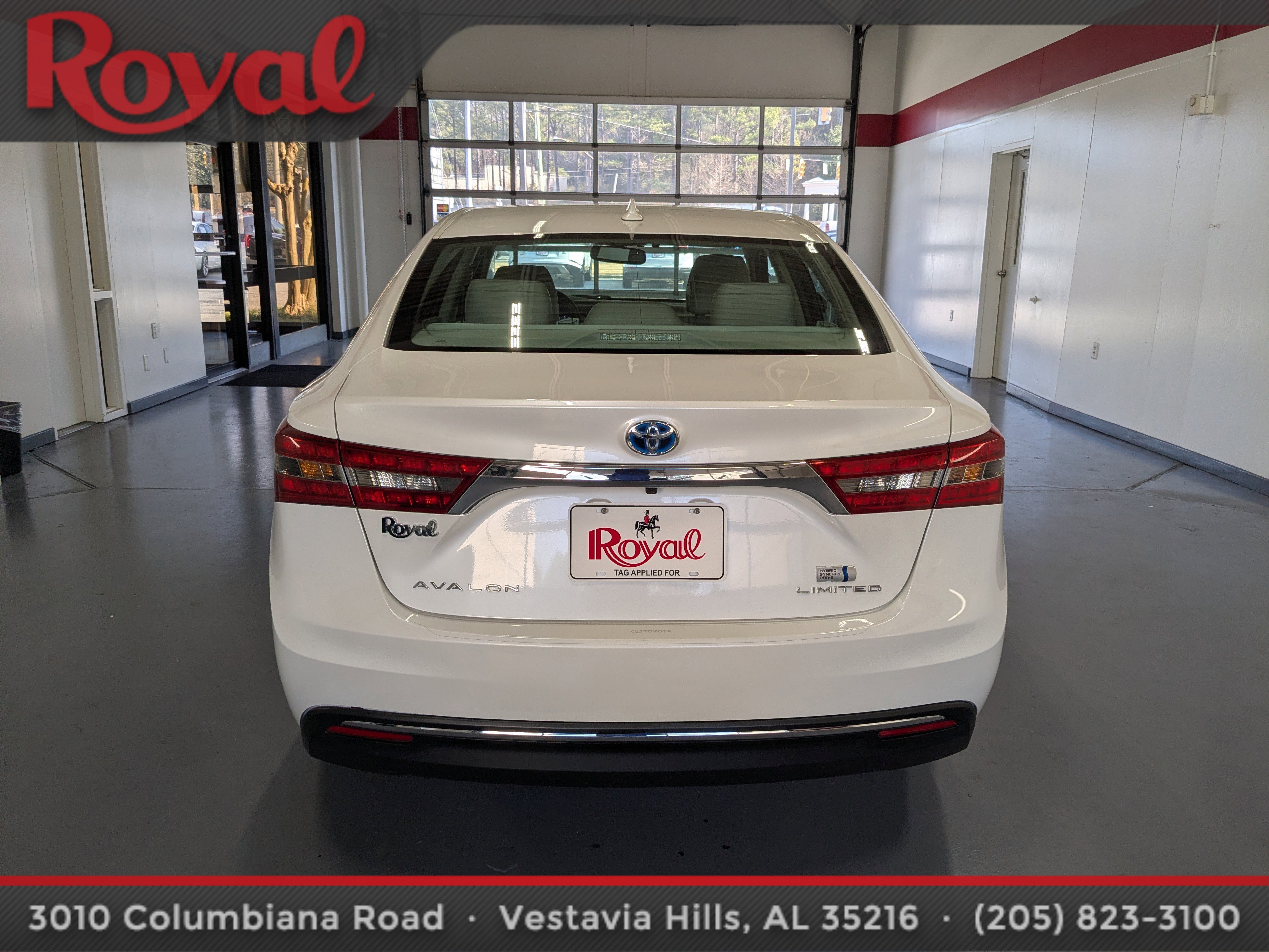 Used 2016 Toyota Avalon Limited image 3