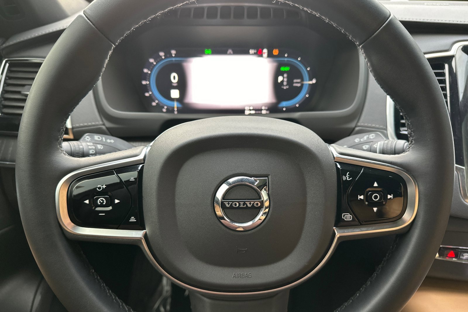 Certified 2025 Volvo XC90 T8 Ultra image 27