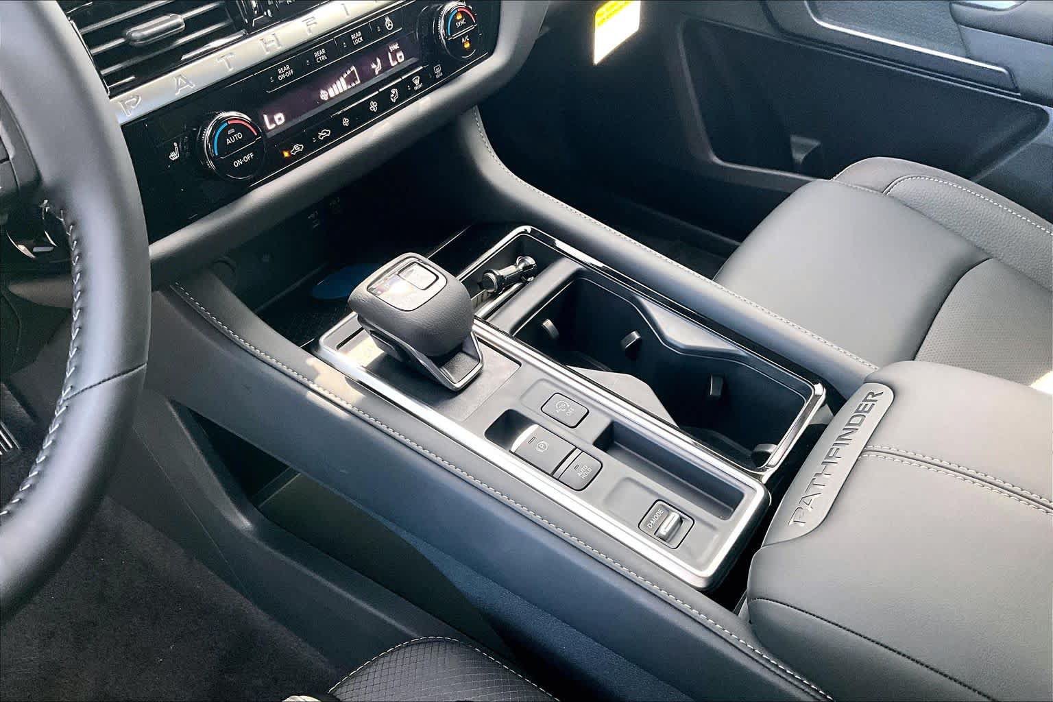 New 2026 Nissan Pathfinder SL FWD image 11
