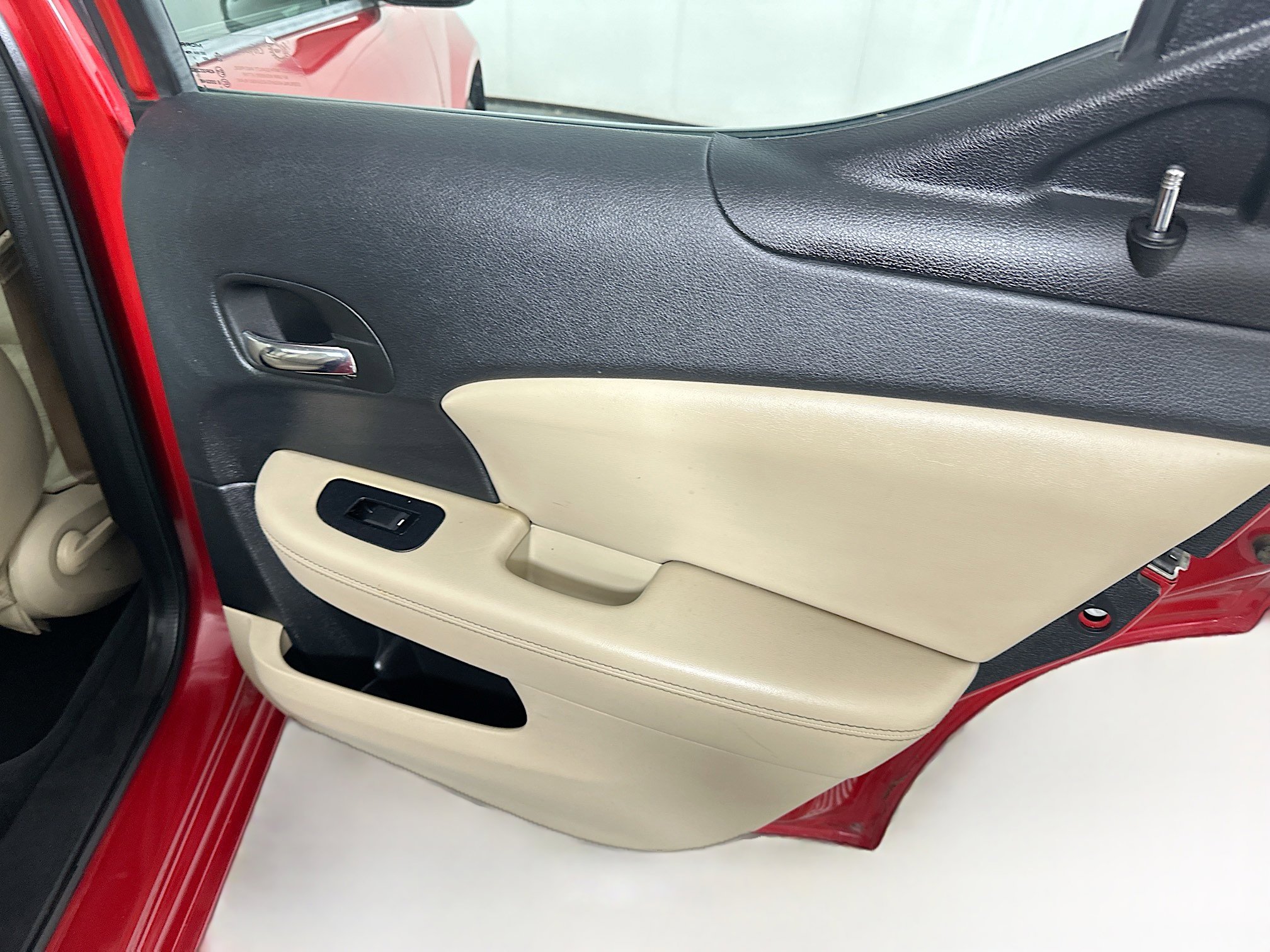 Used 2013 Dodge Avenger SXT w/ Rallye Appearance Group FWD image 25
