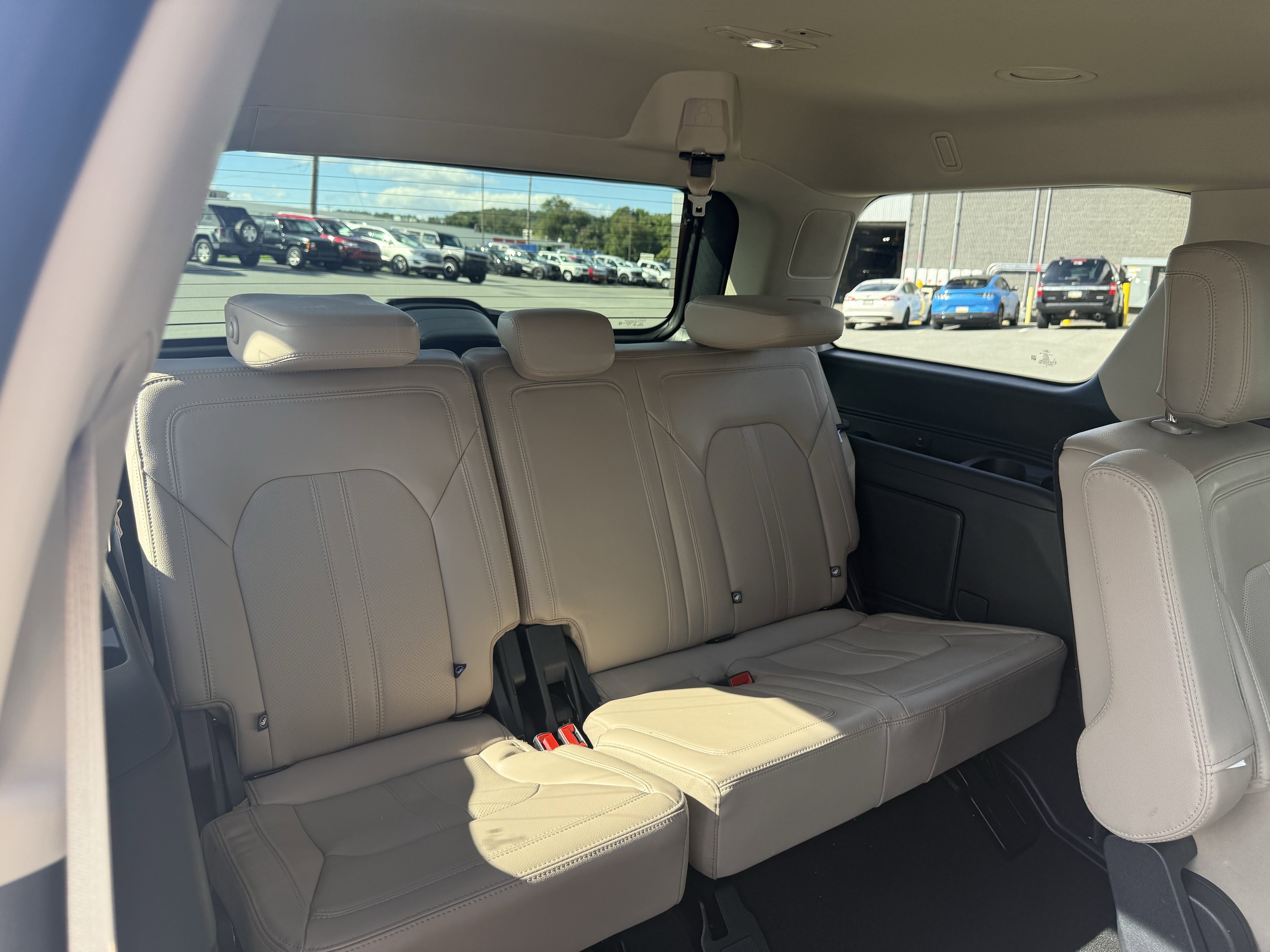 Used 2024 Ford Expedition Limited image 36
