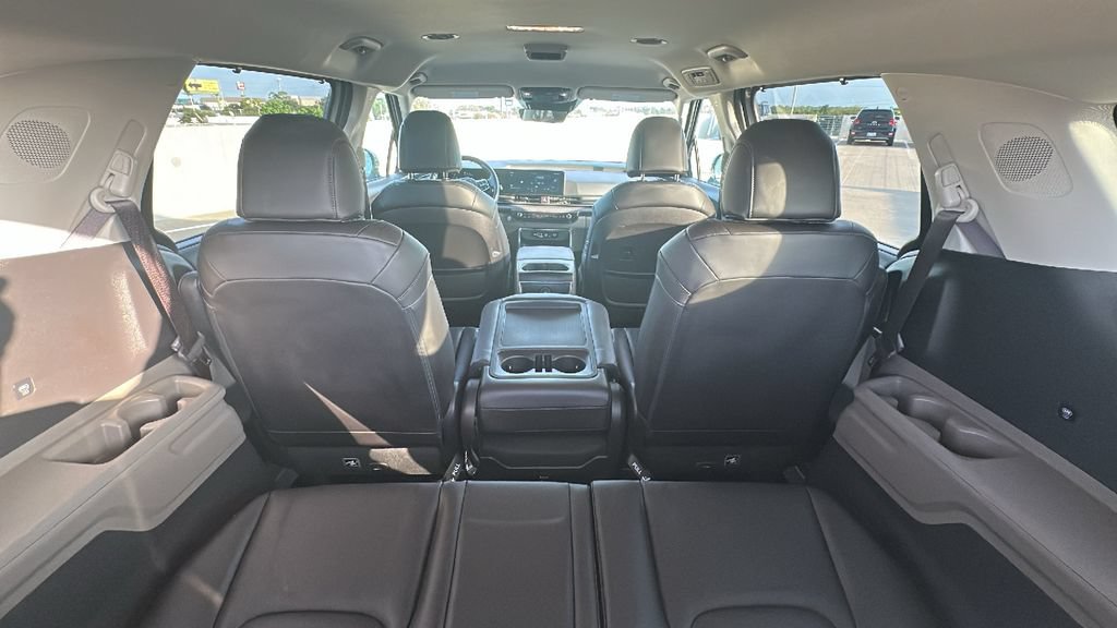 Used 2026 Kia Carnival EX FWD image 36