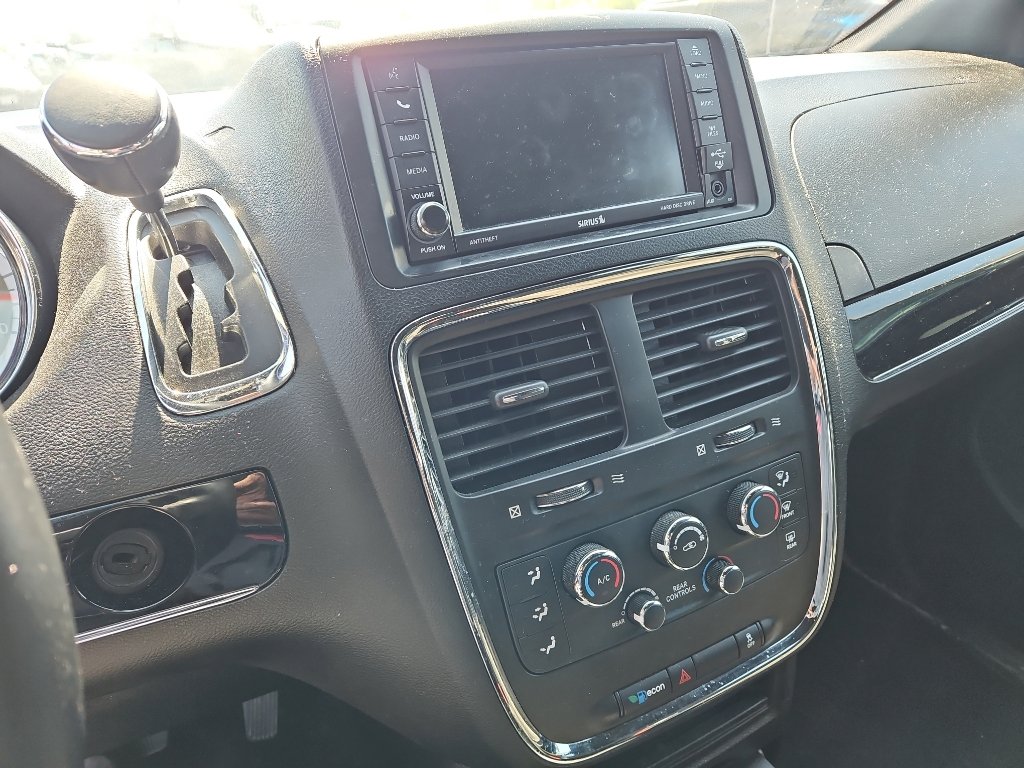 Used 2018 Dodge Grand Caravan SE FWD image 12