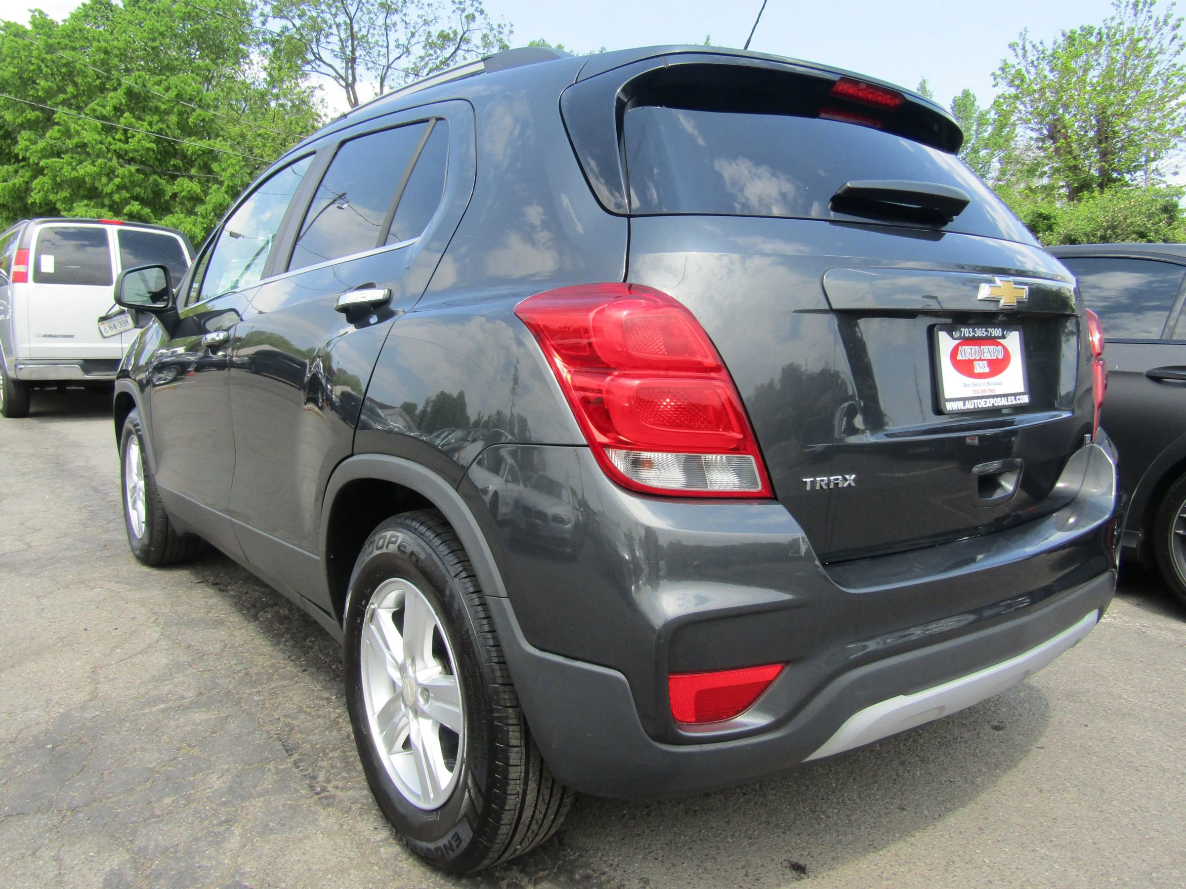 Used 2017 Chevrolet Trax LT w/ Sun & Sound Package FWD image 5