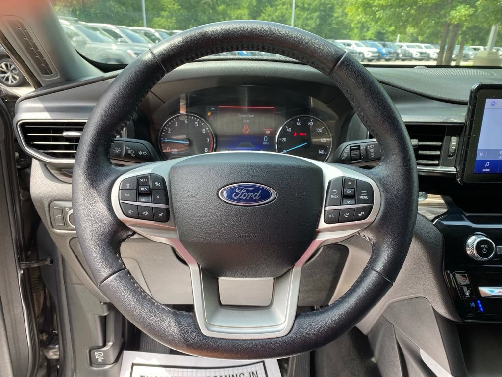 Used 2022 Ford Explorer Limited w/ Equipment Group 301A AWD/4WD image 13