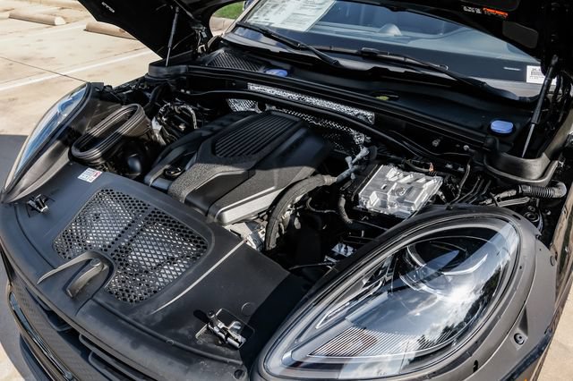 Used 2025 Porsche Macan AWD/4WD image 59
