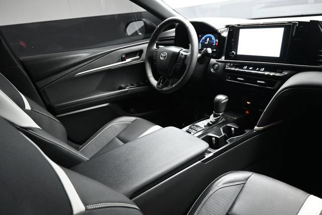 Used 2025 Toyota Camry SE w/ Multimedia Upgrade Package FWD image 17