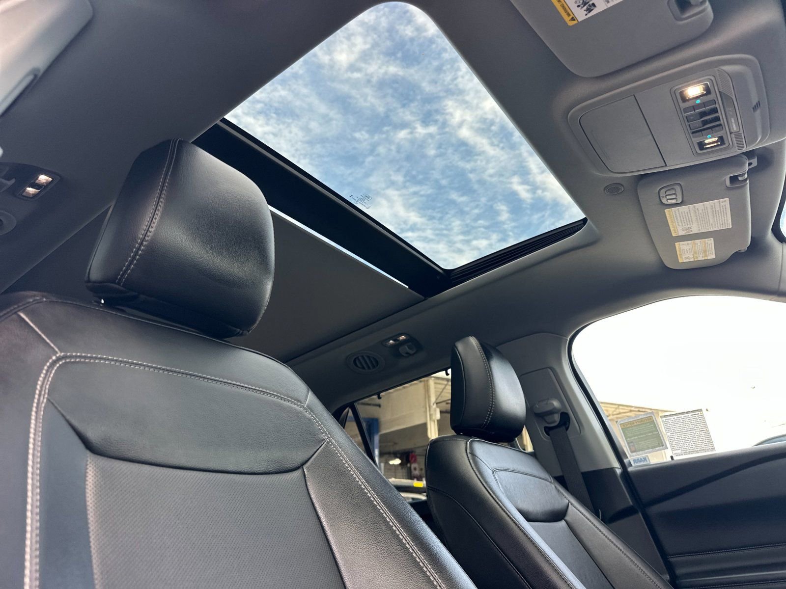 Used 2023 Ford Explorer Limited w/ Limited Technology Package image 21