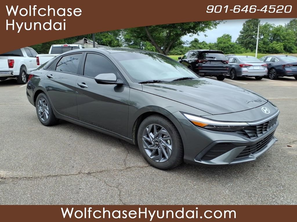 Used 2024 Hyundai Elantra SEL FWD image 7