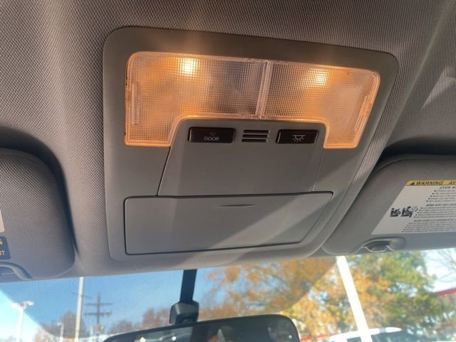 Used 2015 Toyota Highlander LE image 10