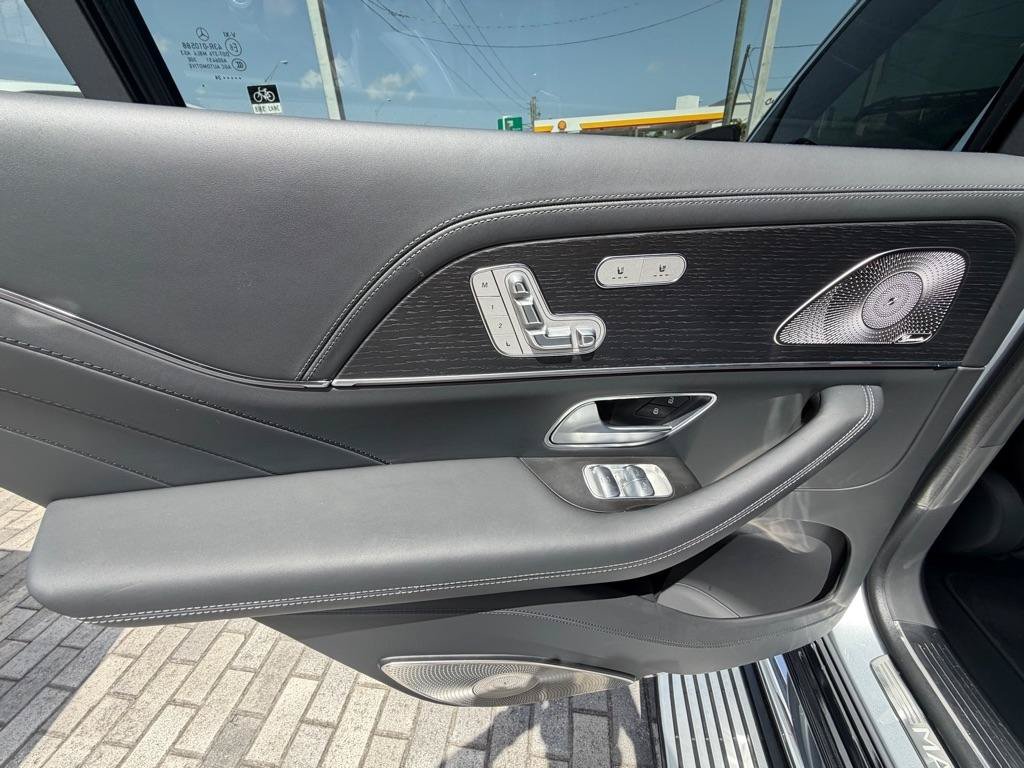 Used 2024 Mercedes-Benz Maybach GLS 600 4MATIC image 42