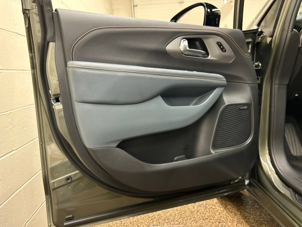 New 2027 Chrysler Pacifica Pinnacle AWD/4WD image 15