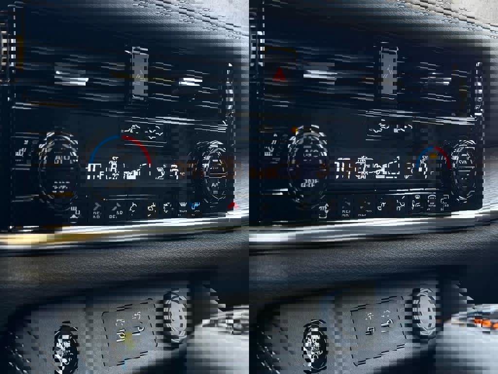 New 2025 Nissan Rogue Platinum w/ Tech Package image 18