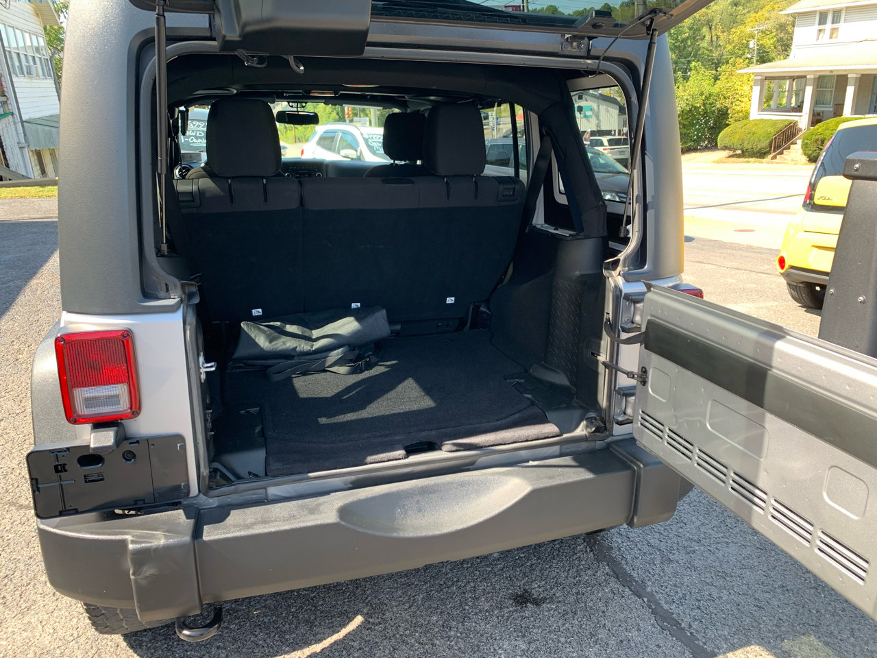 Used 2018 Jeep Wrangler Unlimited Sport S image 9