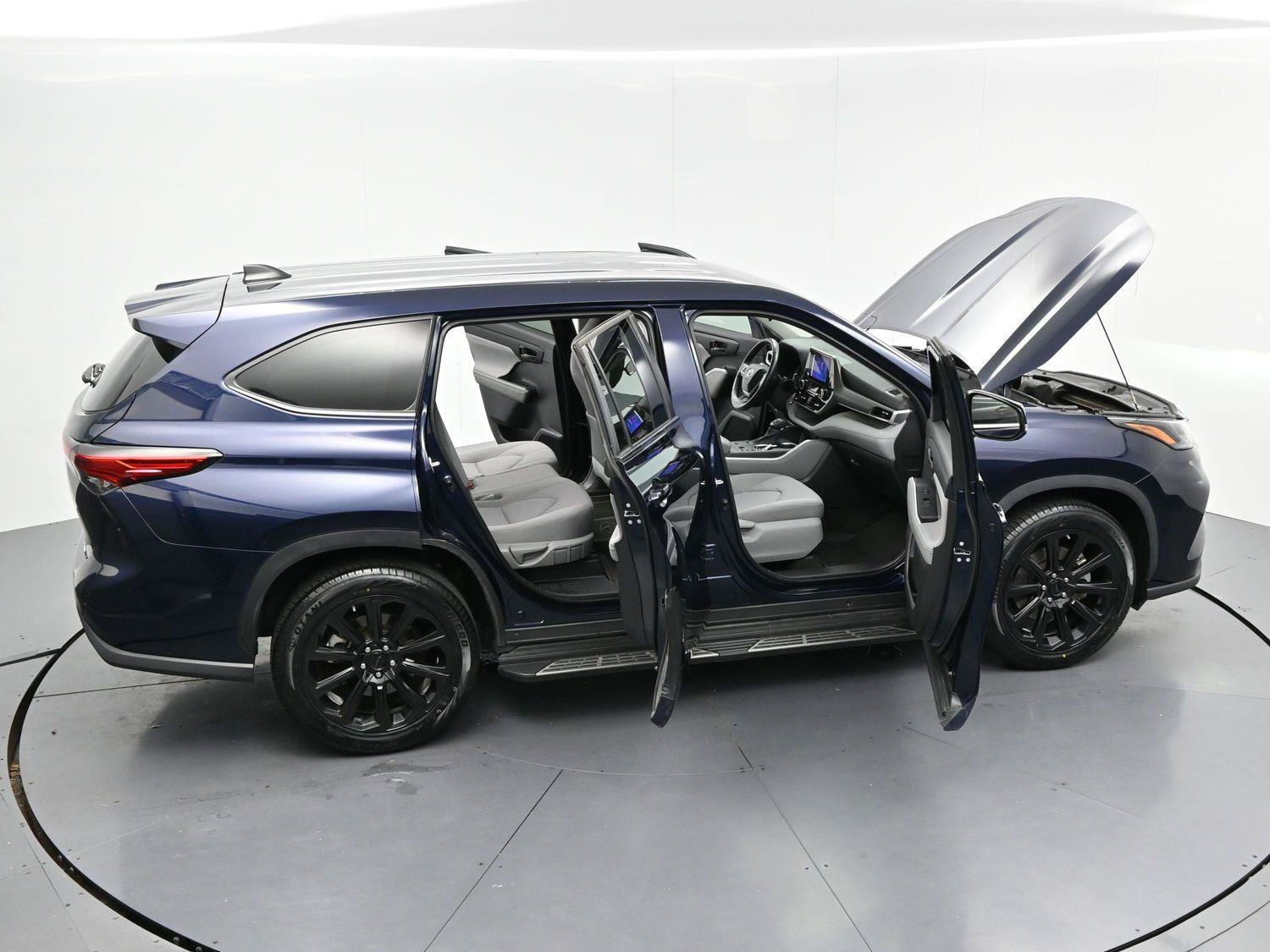 Used 2023 Toyota Highlander LE FWD image 37