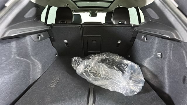 Used 2023 Volvo XC40 B4 Ultimate FWD image 26