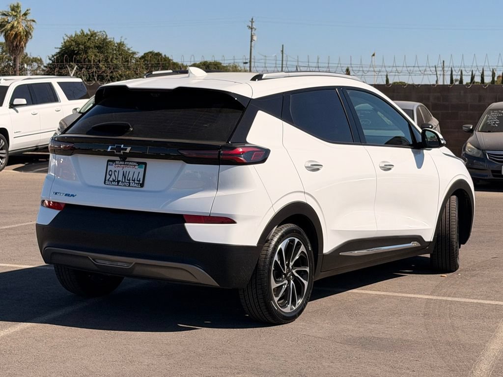 Used 2022 Chevrolet Bolt EUV Premier w/ Sun & Sound Package FWD image 5