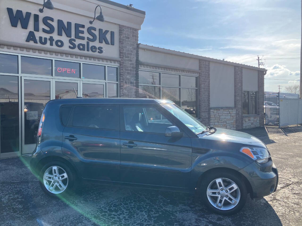Used 2011 Kia Soul + FWD image 2