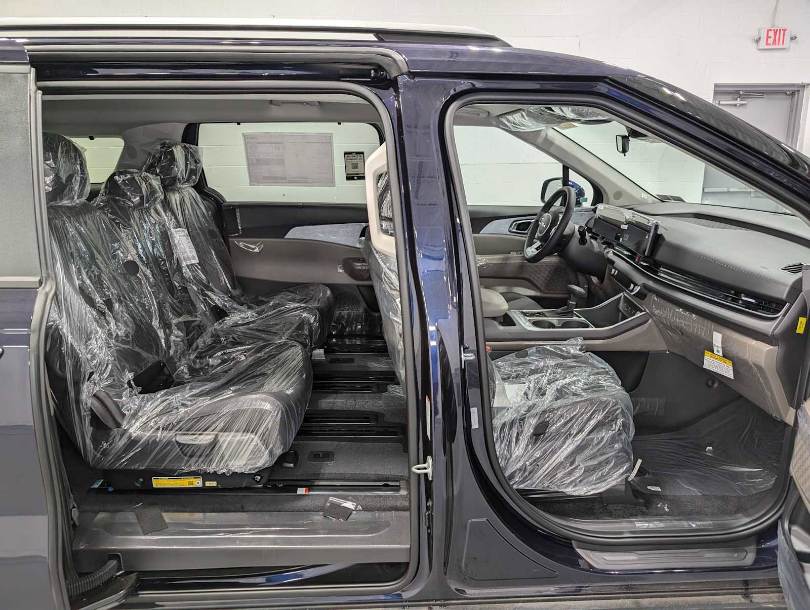 New 2026 Kia Carnival EX image 7