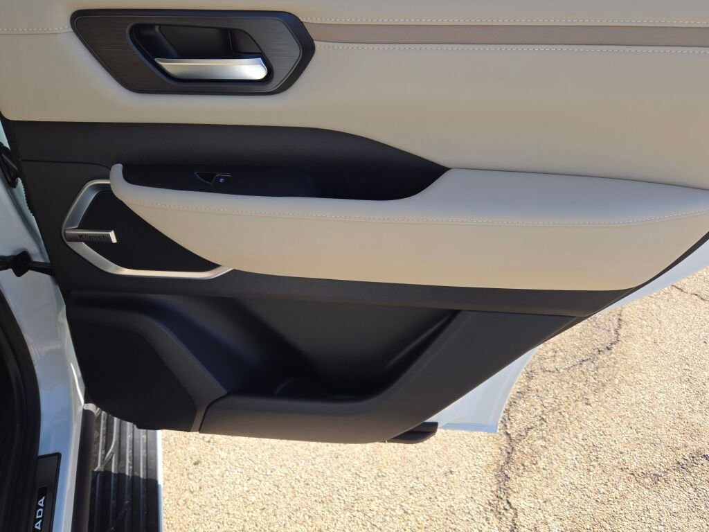 New 2026 Nissan Armada Platinum Reserve w/ Accent Package image 10