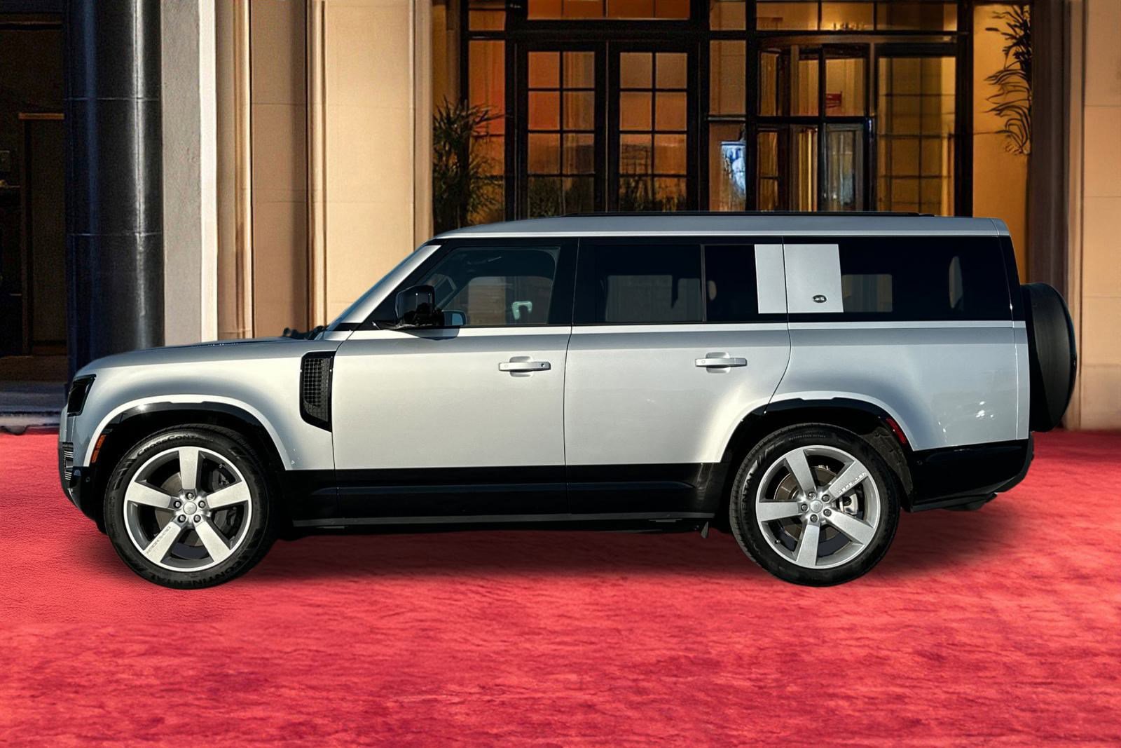 Used 2023 Land Rover Defender 130 X-Dynamic SE image 3