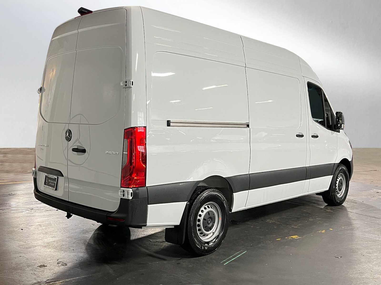 Used 2025 Mercedes-Benz Sprinter 2500 image 3
