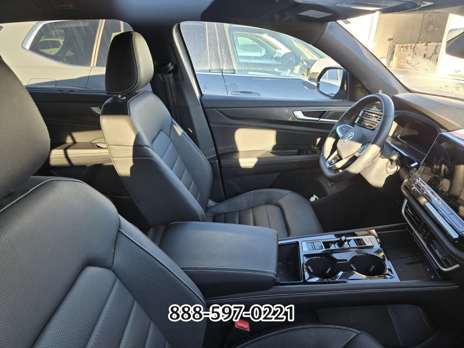 Used 2025 Volkswagen Atlas Cross Sport SEL R-Line image 2