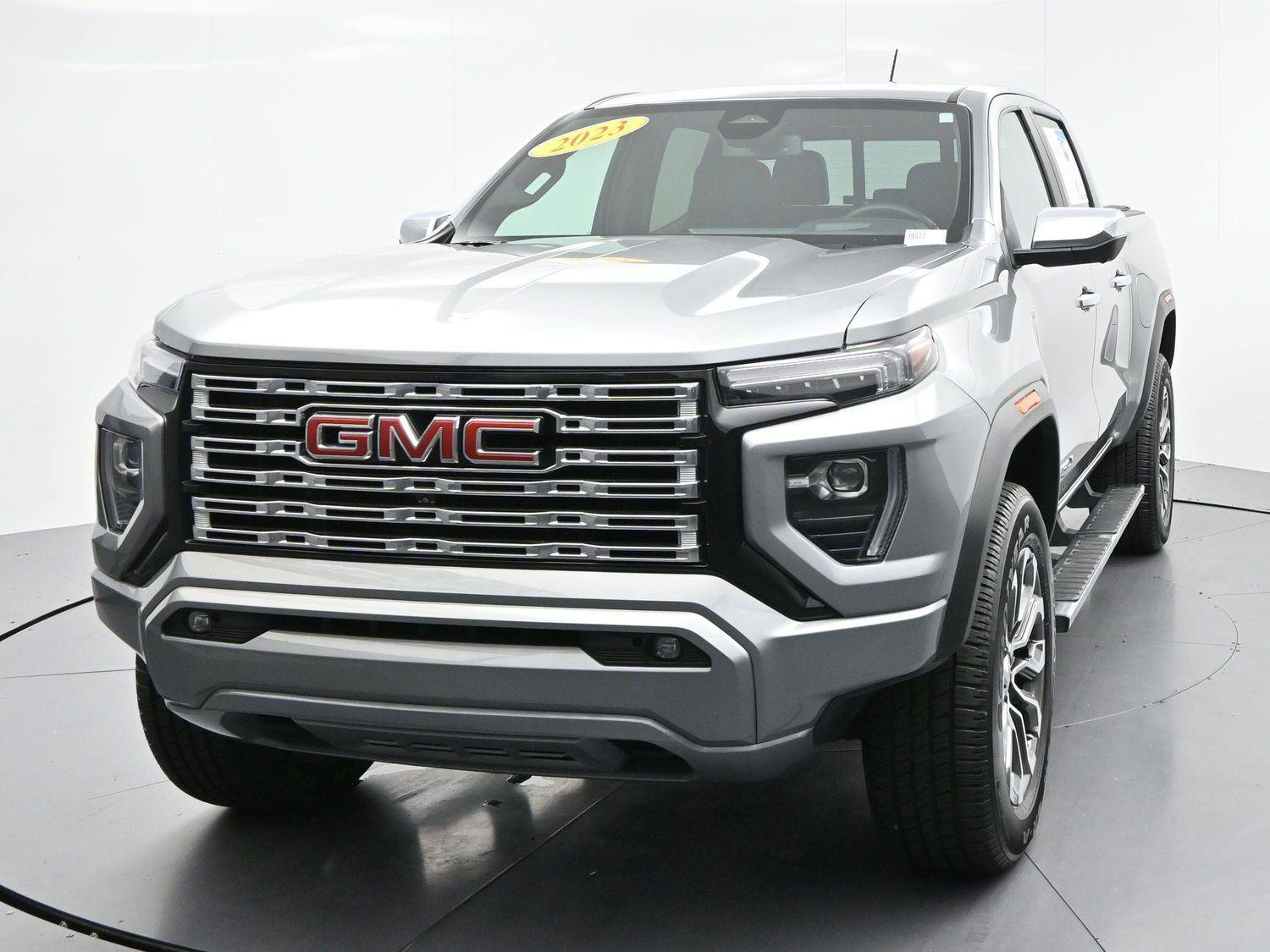 Used 2023 GMC Canyon Denali AWD/4WD image 2