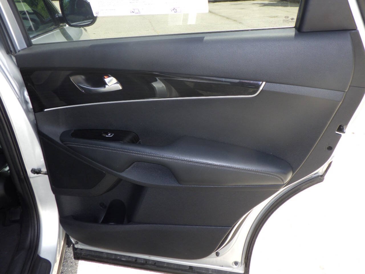 Used 2020 Kia Sorento AWD V6 image 18