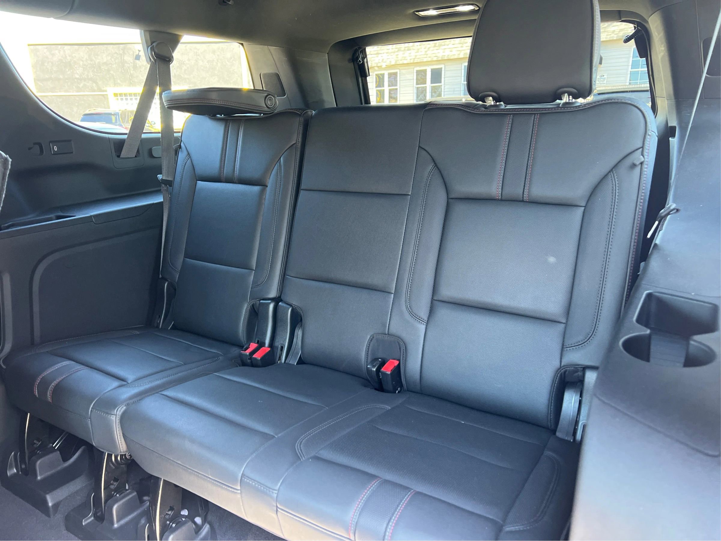 Used 2021 Chevrolet Suburban RST w/ Luxury Package image 35