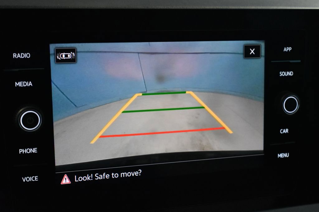 Certified 2025 Volkswagen Taos SE w/ Panoramic Sunroof Package image 10