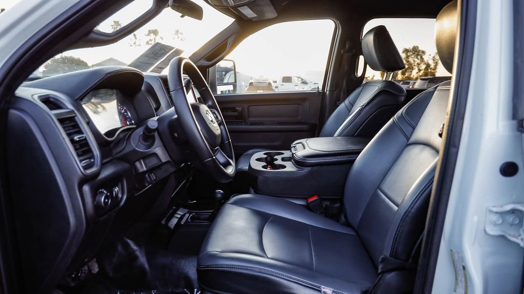 Used 2023 RAM 2500 Tradesman w/ Chrome Appearance Group AWD/4WD image 21