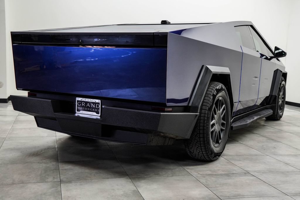 Used 2025 Tesla Cybertruck AWD Crew Cab image 12