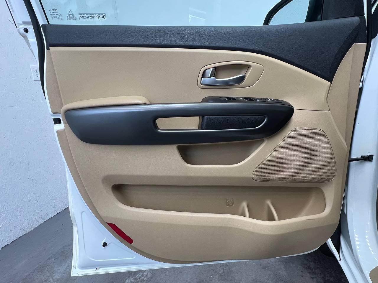Used 2019 Kia Sedona EX image 7