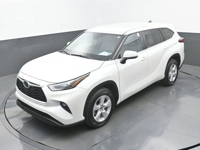 Used 2023 Toyota Highlander LE image 33