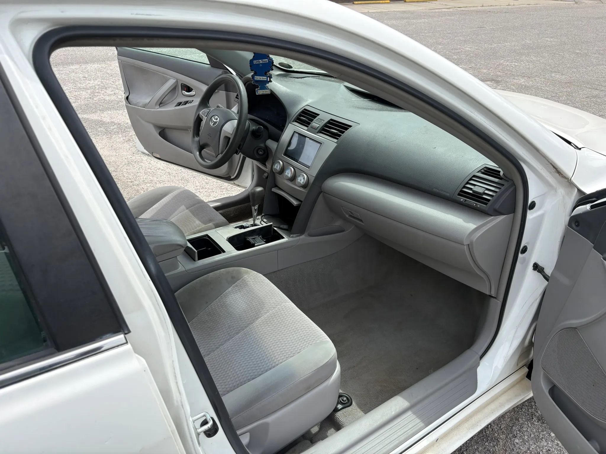 Used 2011 Toyota Camry LE w/ LE Extra-Value Pkg image 7