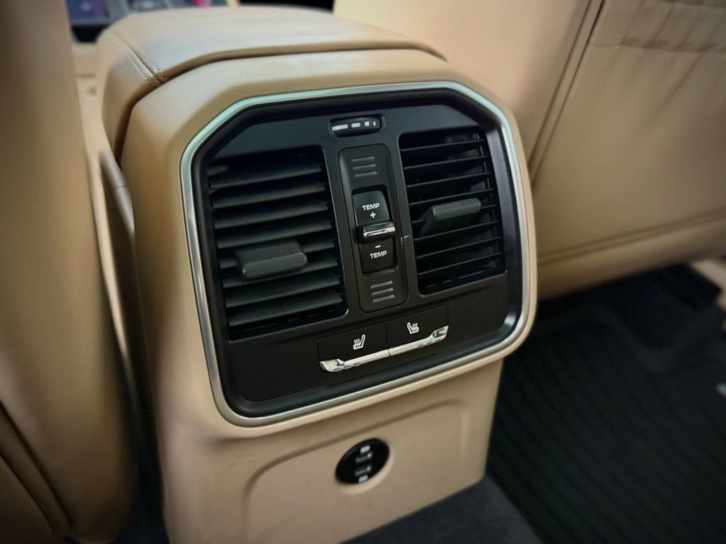 Certified 2024 Porsche Macan AWD/4WD image 31