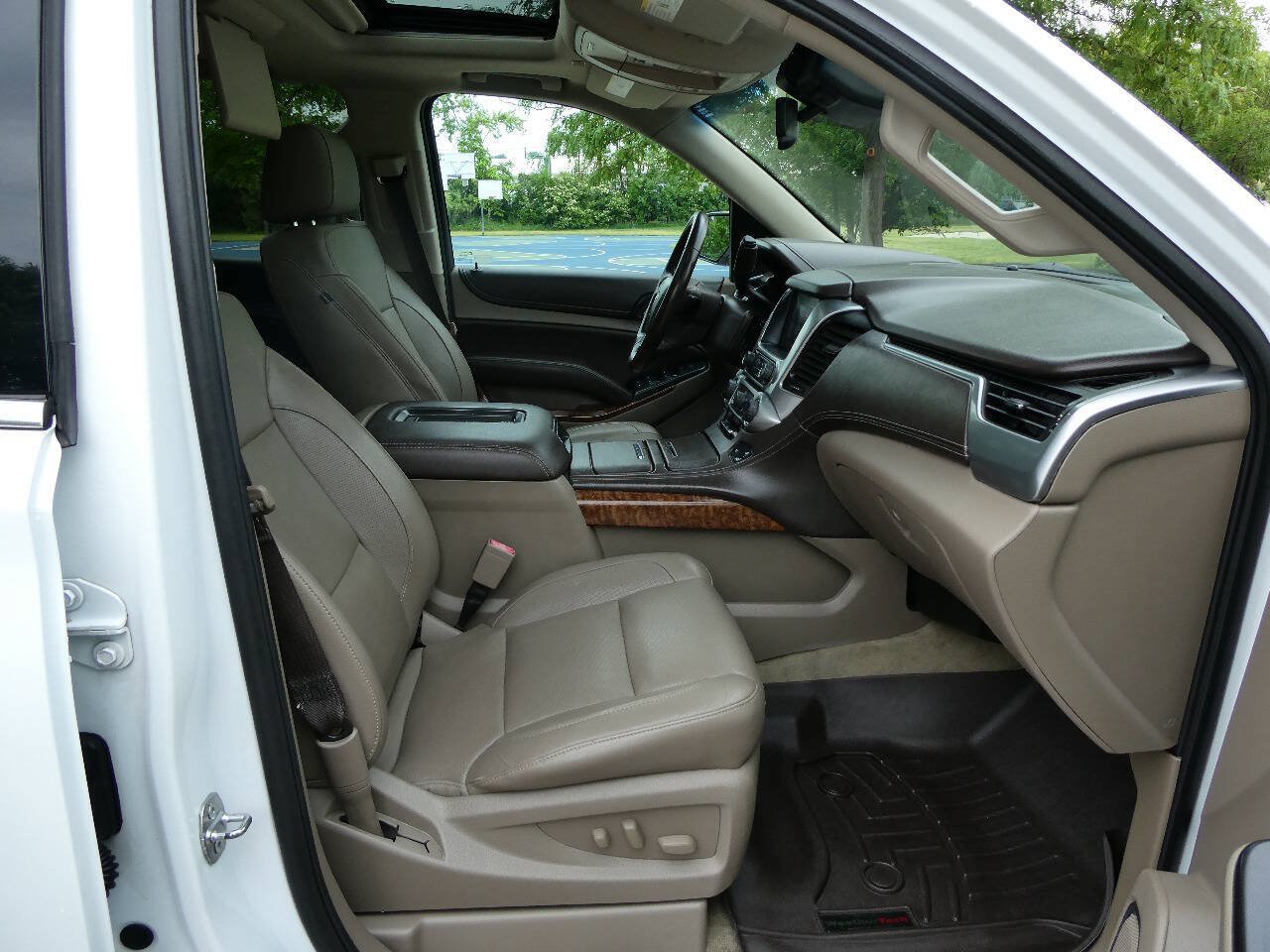Used 2017 Chevrolet Tahoe Premier AWD/4WD image 39