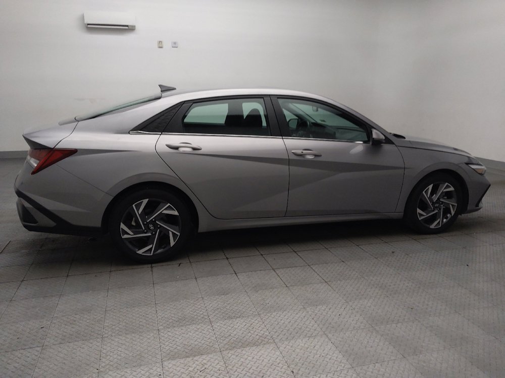 Used 2025 Hyundai Elantra SEL FWD image 10