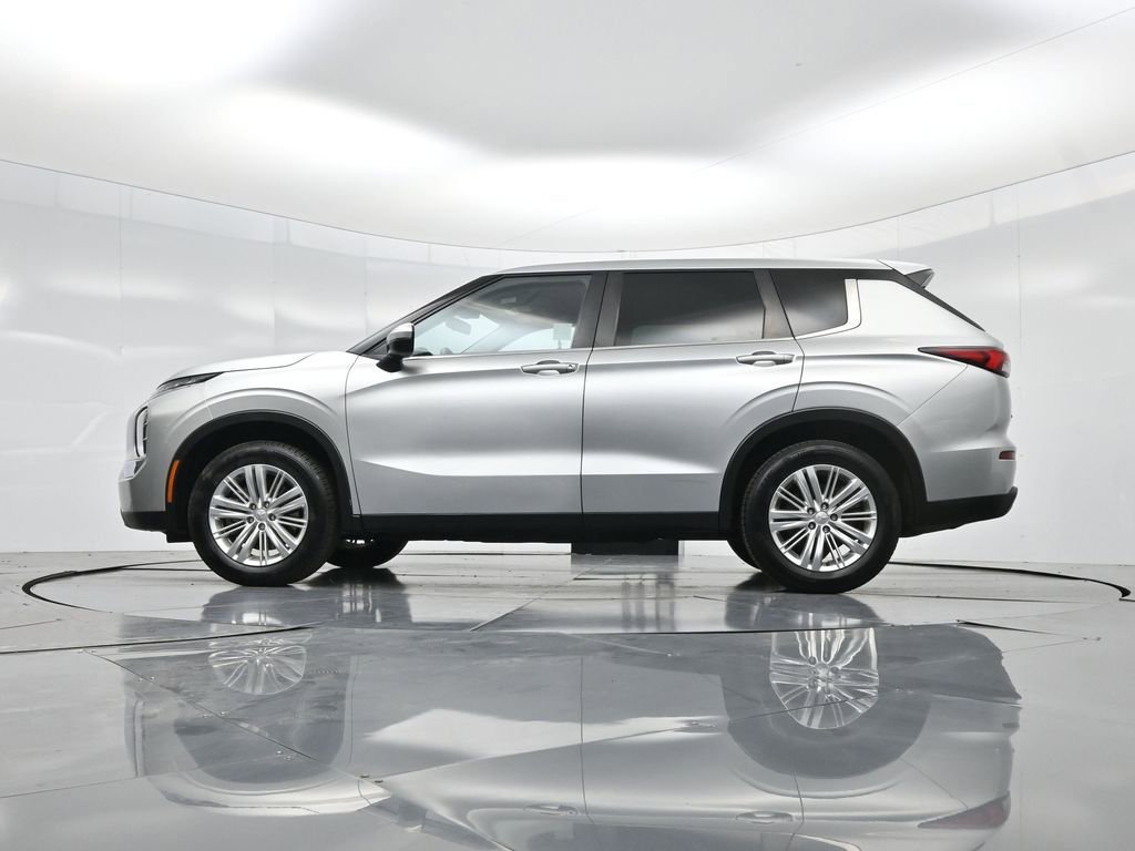 Used 2022 Mitsubishi Outlander ES image 43